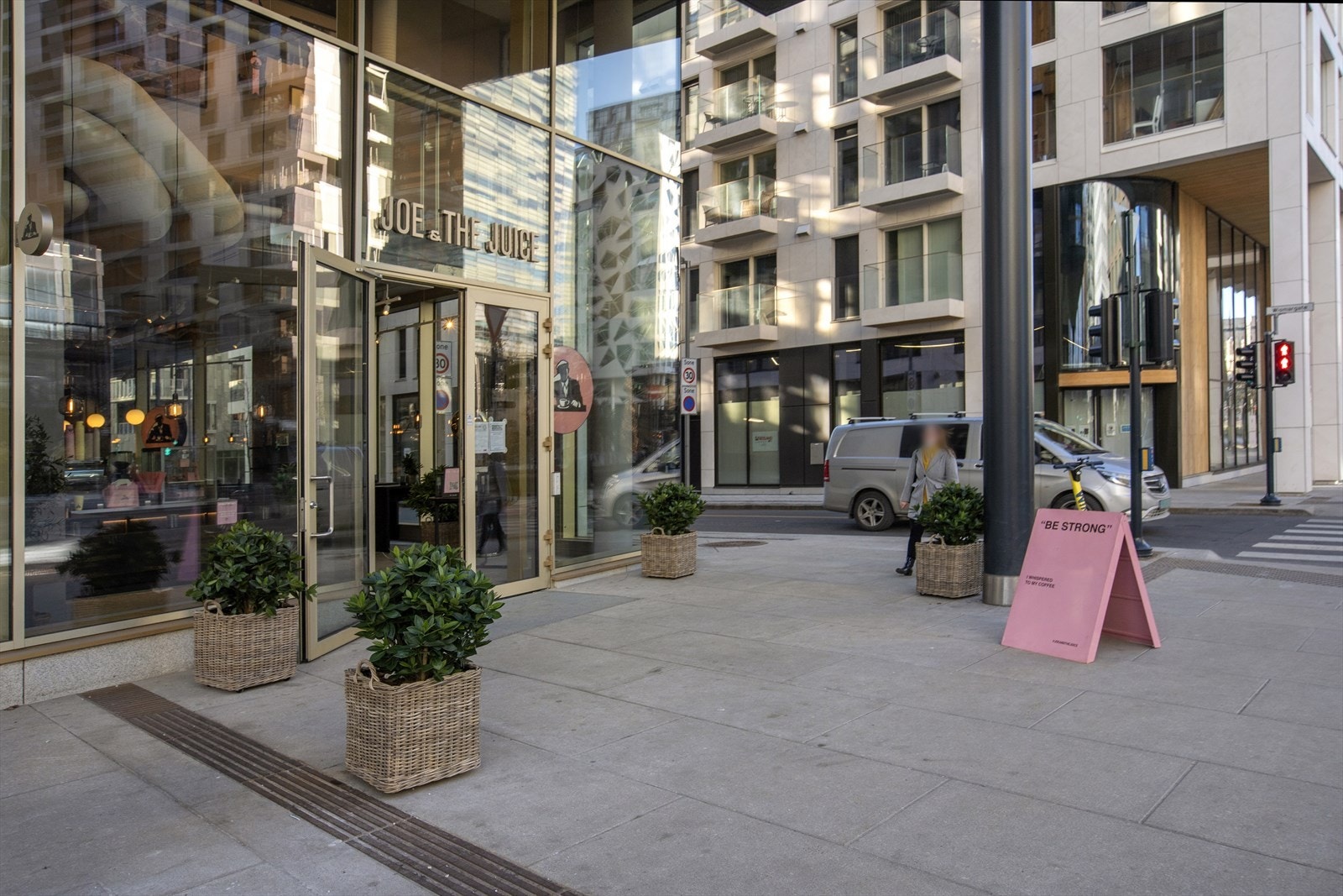 Joe and The Juice Galleribilde