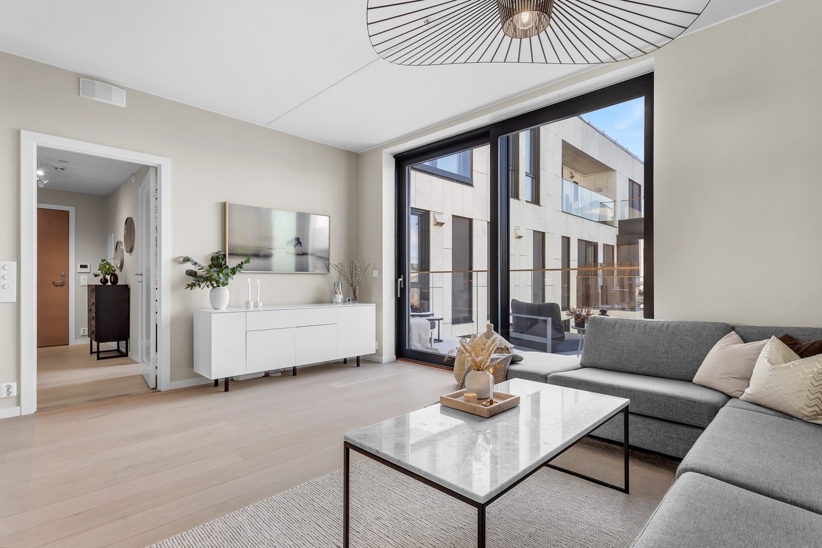 Meget god romfølelse og fine enstavsgulv i hele leiligheten Galleribilde