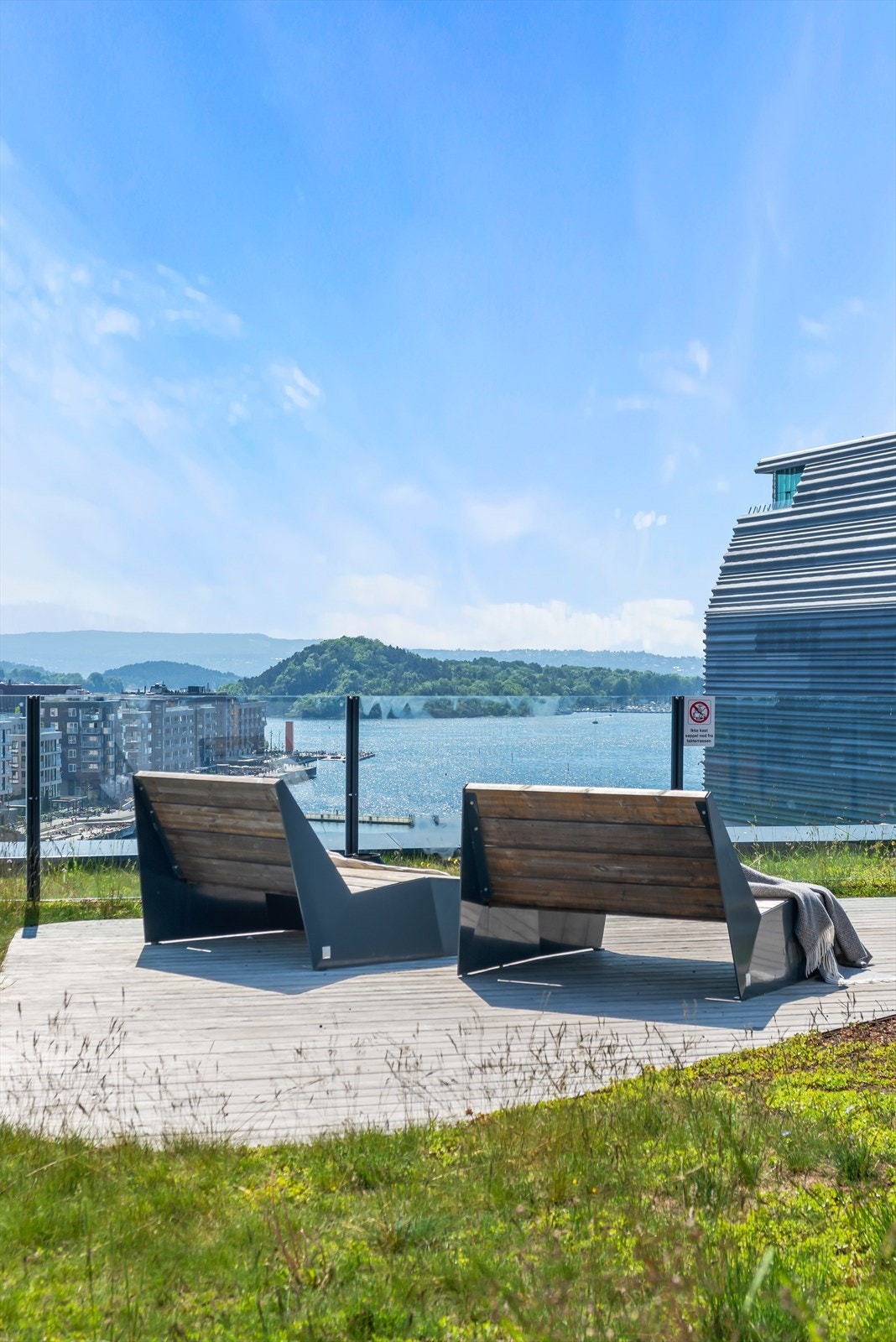 Fantastisk utsikt mot Oslofjorden, Ekeberg og hele Bjørvika Galleribilde