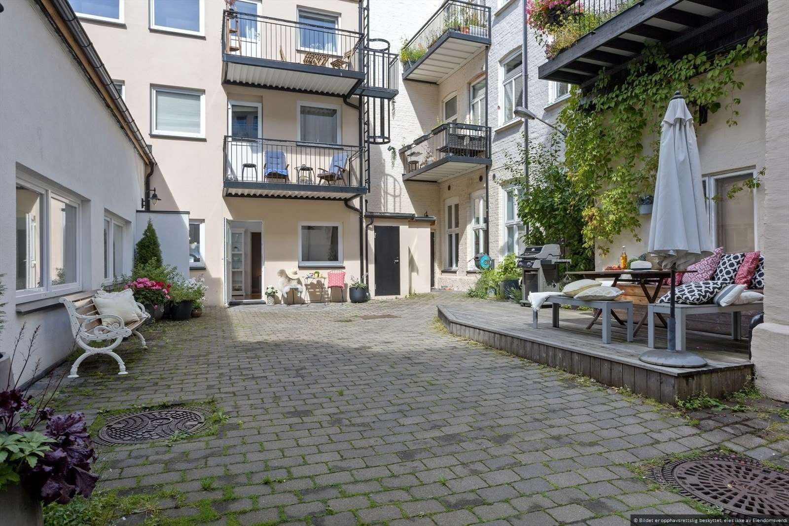 Pent opparbeidet felles bakgård Galleribilde