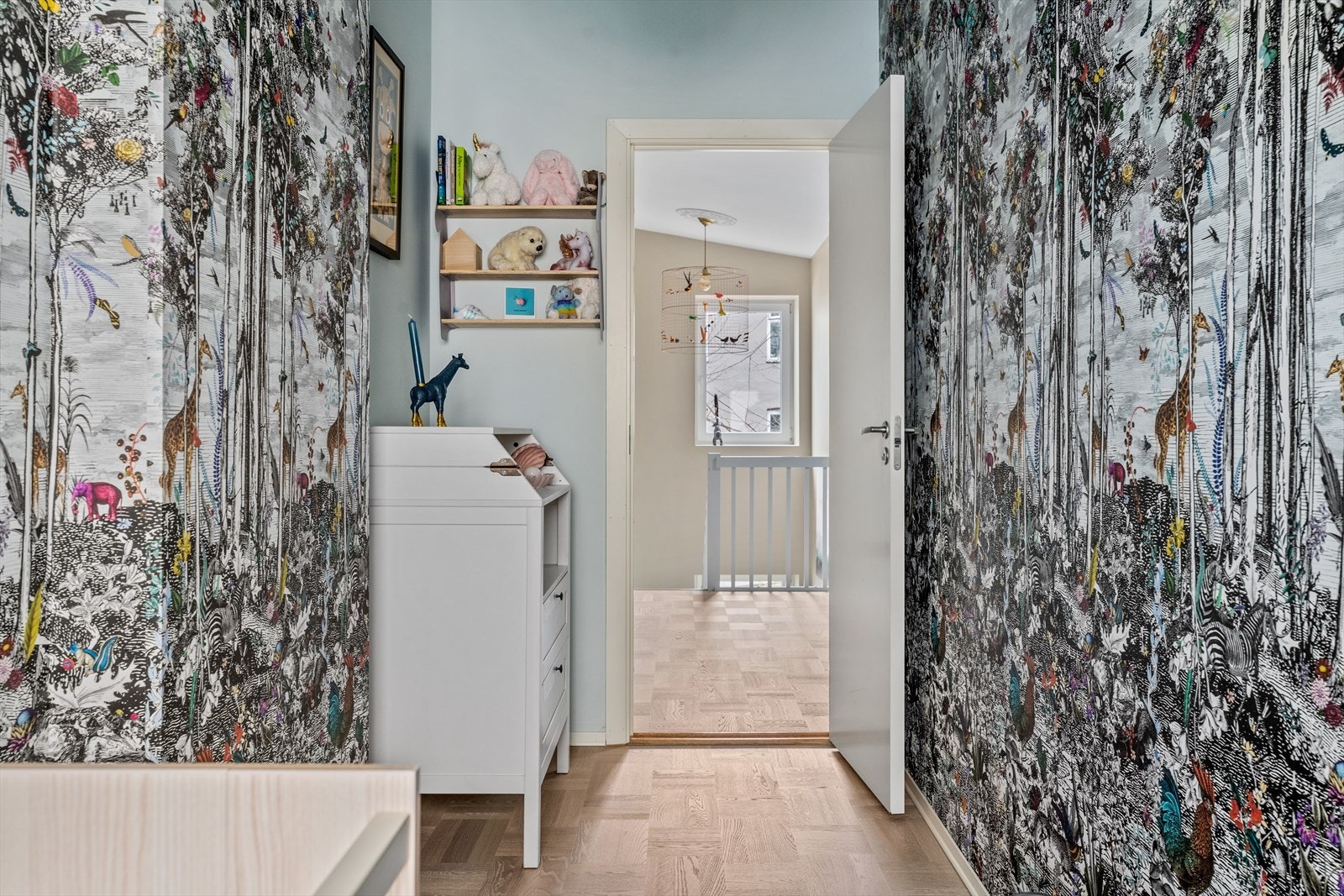 Soverom 2 benyttes i dag som barnerom men kan enkelt omgjøres til kontor/gjesterom Galleribilde