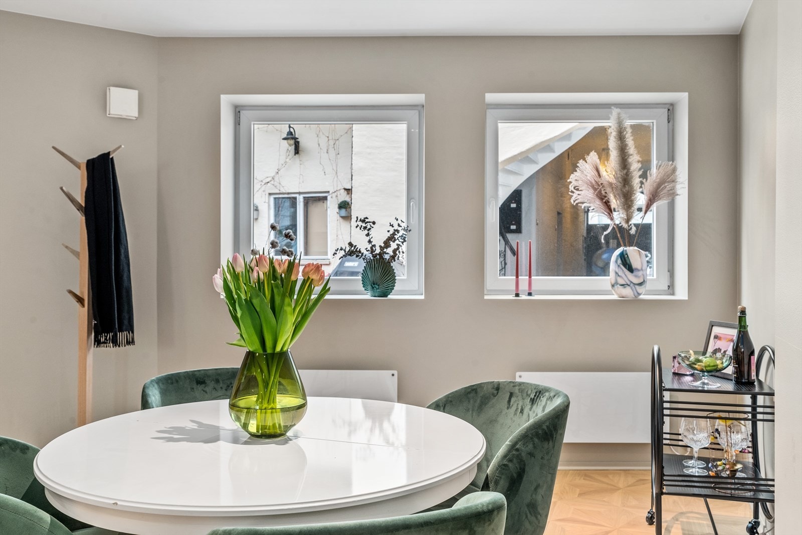 Boligen er beliggende i indre bygård - skjermet for trafikkstøy Galleribilde