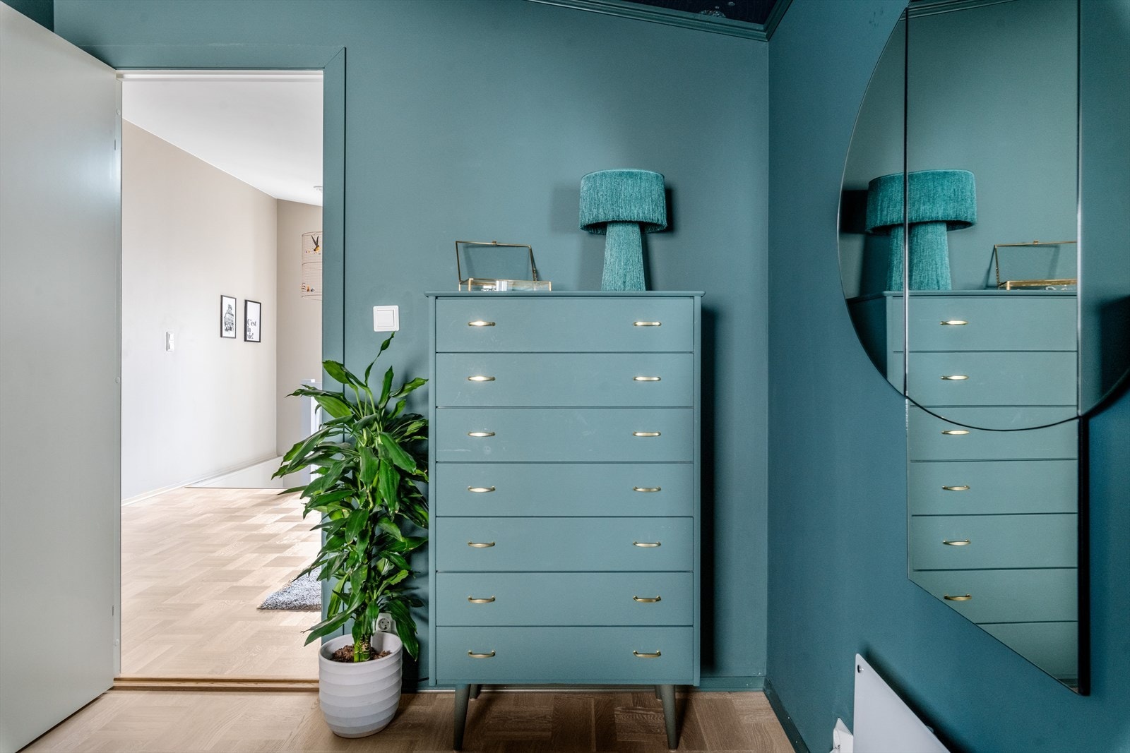 Svalt hovedsoverom malt i harmonisk farge Galleribilde