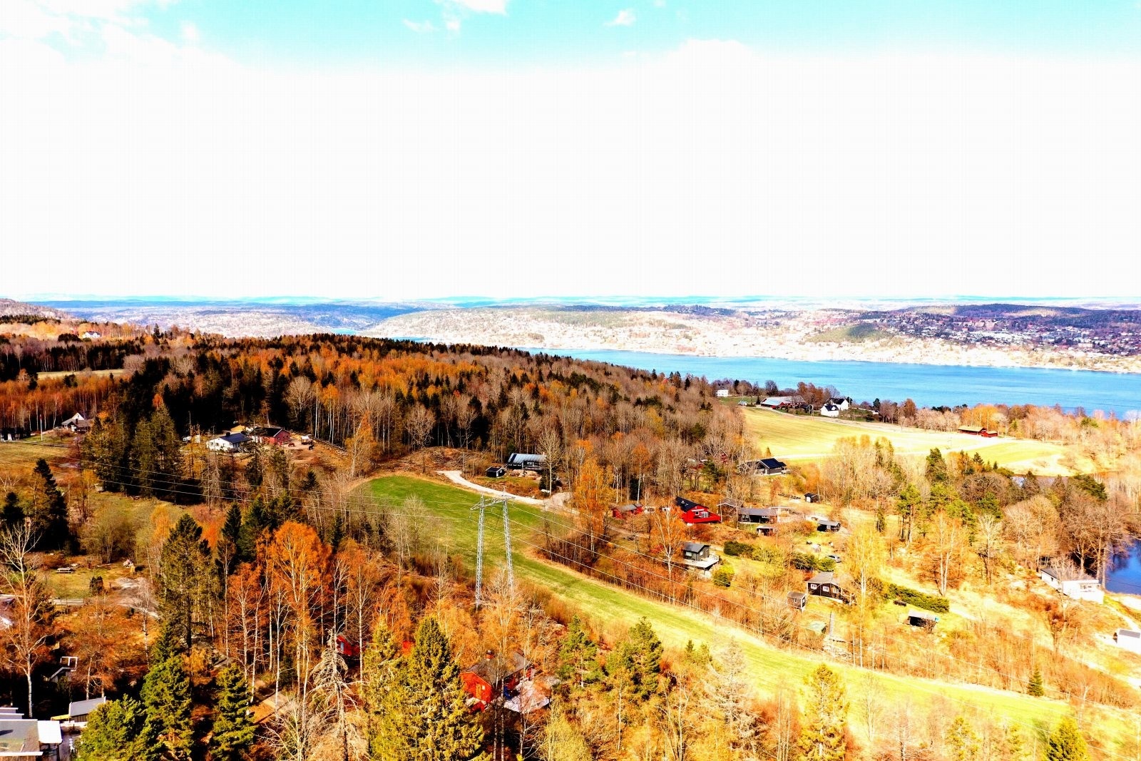Landlig og fritt kun en drøy kilometer fra sjøen Galleribilde