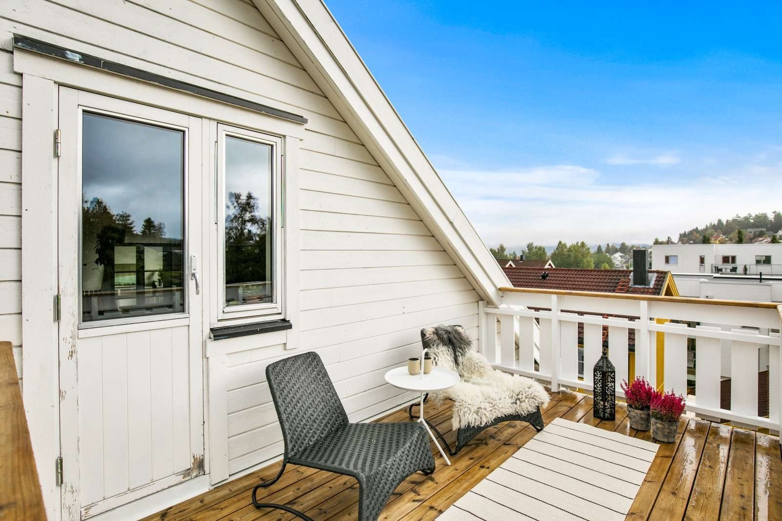 Balkongen er på ca. 8 kvm og har god plass til utemøblement. Galleribilde