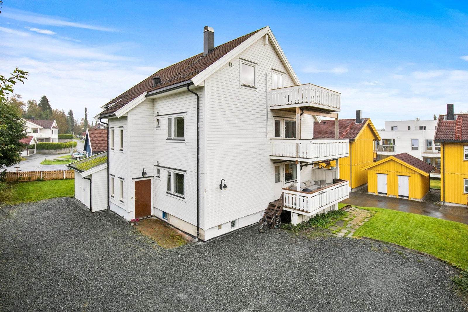 Leiligheten disponerer en fast parkeringsplass, og her er det lagt opp kurs for lading av EL-bil. Galleribilde