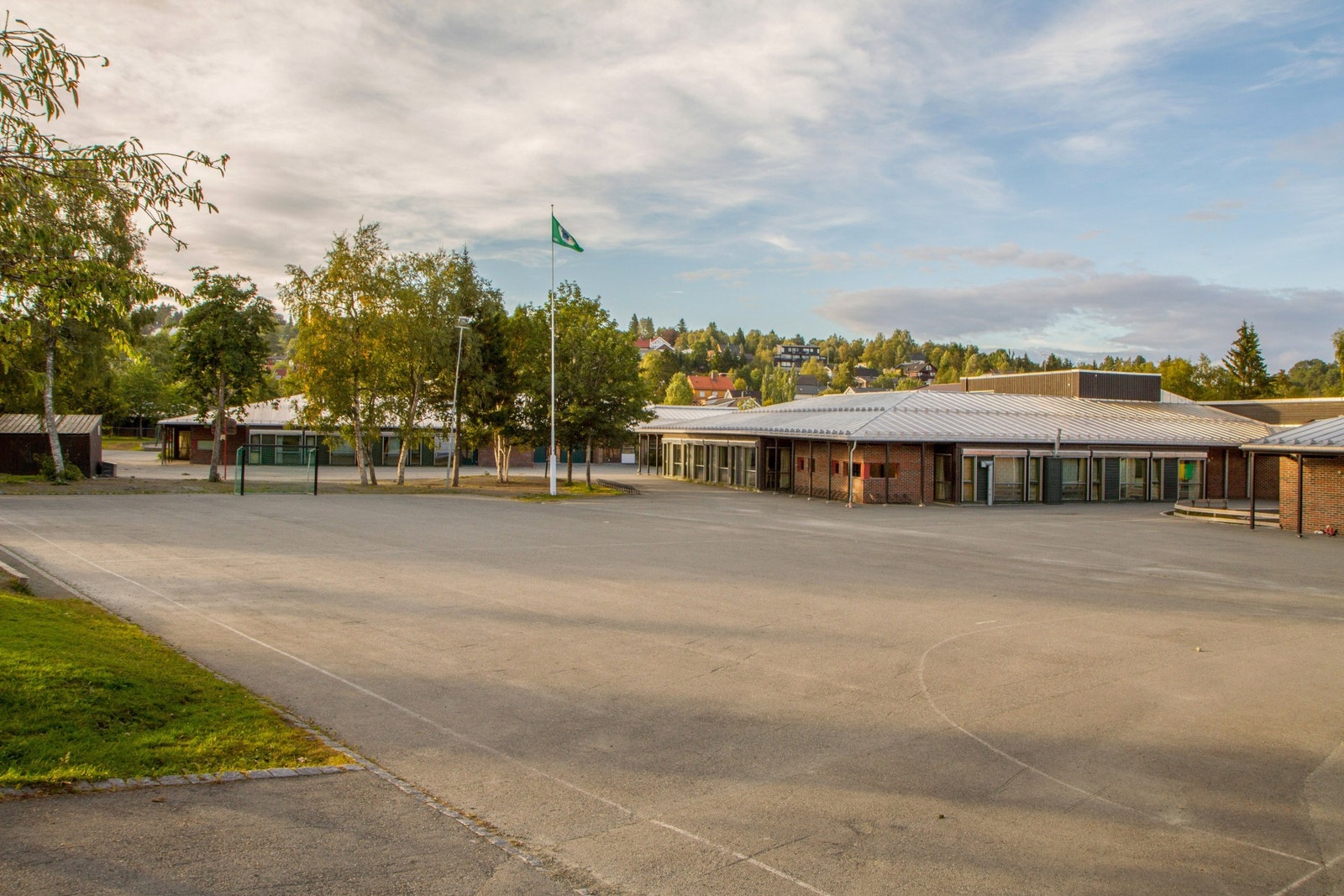 Fra boligen er det bare noen få minutters gange til Dalgård skole, samt en rekke barnehager. Galleribilde