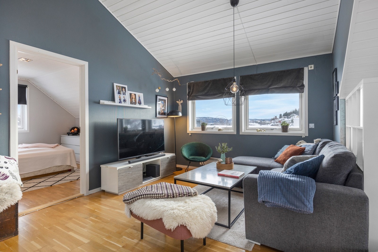 Leiligheten ble etablert i byggets loftetasje så sent som i 2004, og holder som følge av dette en gjennomgående pen standard. Galleribilde