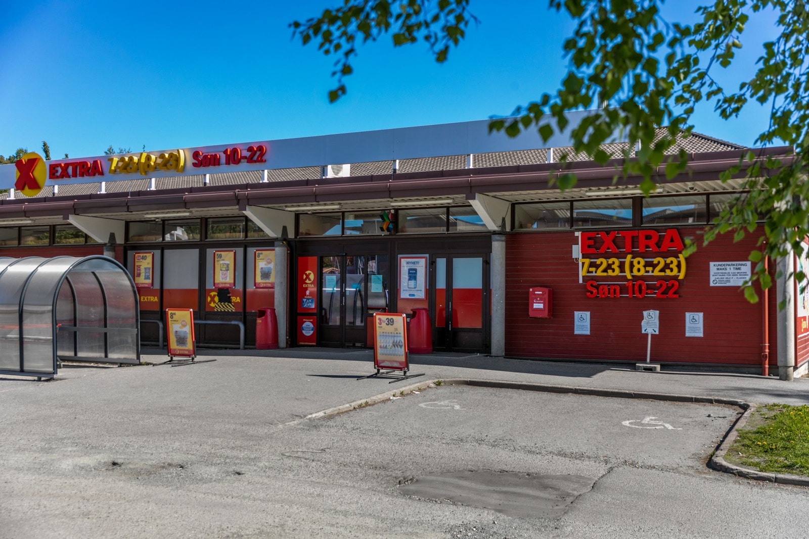 Søndagsåpen Coop Extra rett over veien... Galleribilde