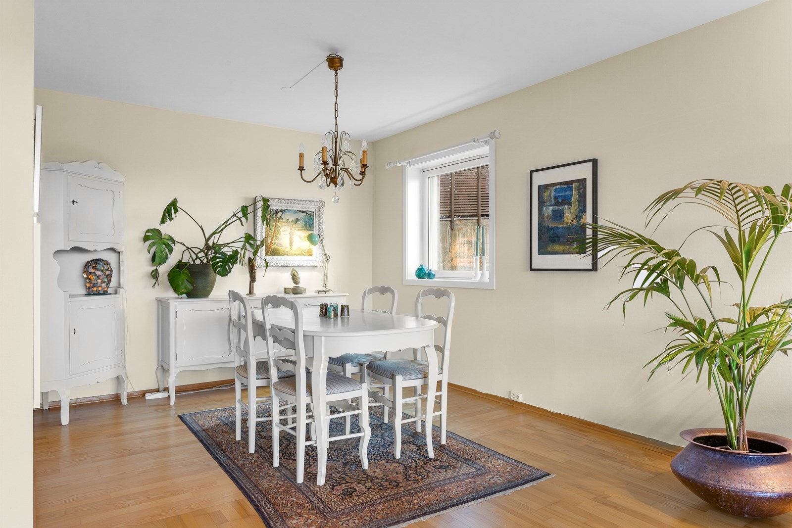 Spisestue med vindu Galleribilde