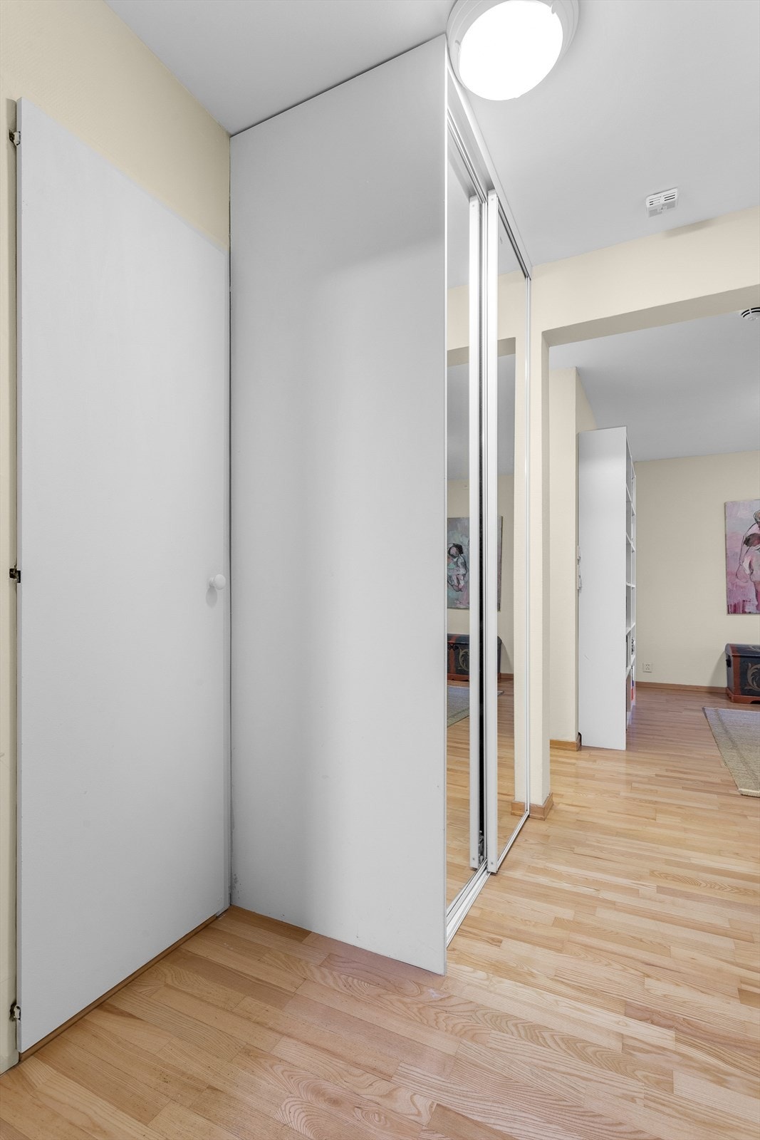 Rett ved inngangsdøren er det et lagringsrom/bod på 4 kvm. Galleribilde