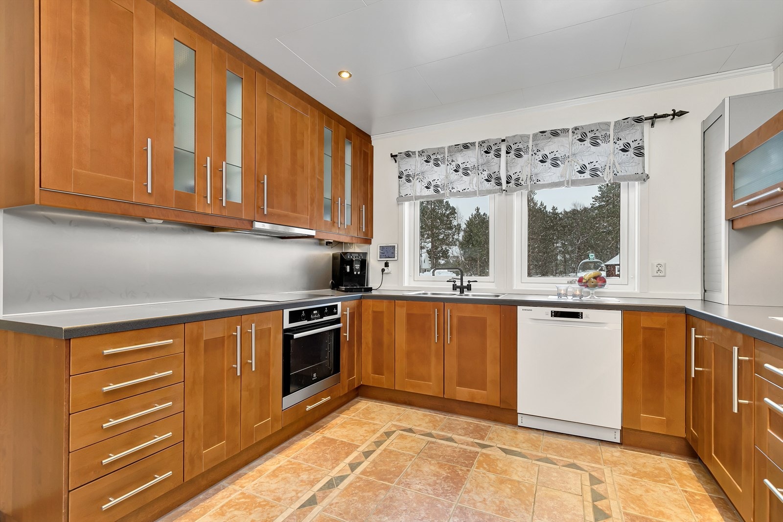 God oppbevaringsplass på kjøkkenet Galleribilde