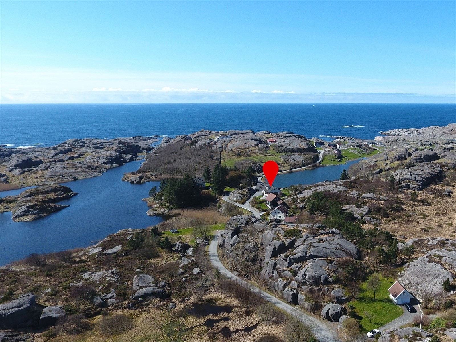 Ca. 1,1 km sør for Sirevåg ligger idylliske Haver. Galleribilde
