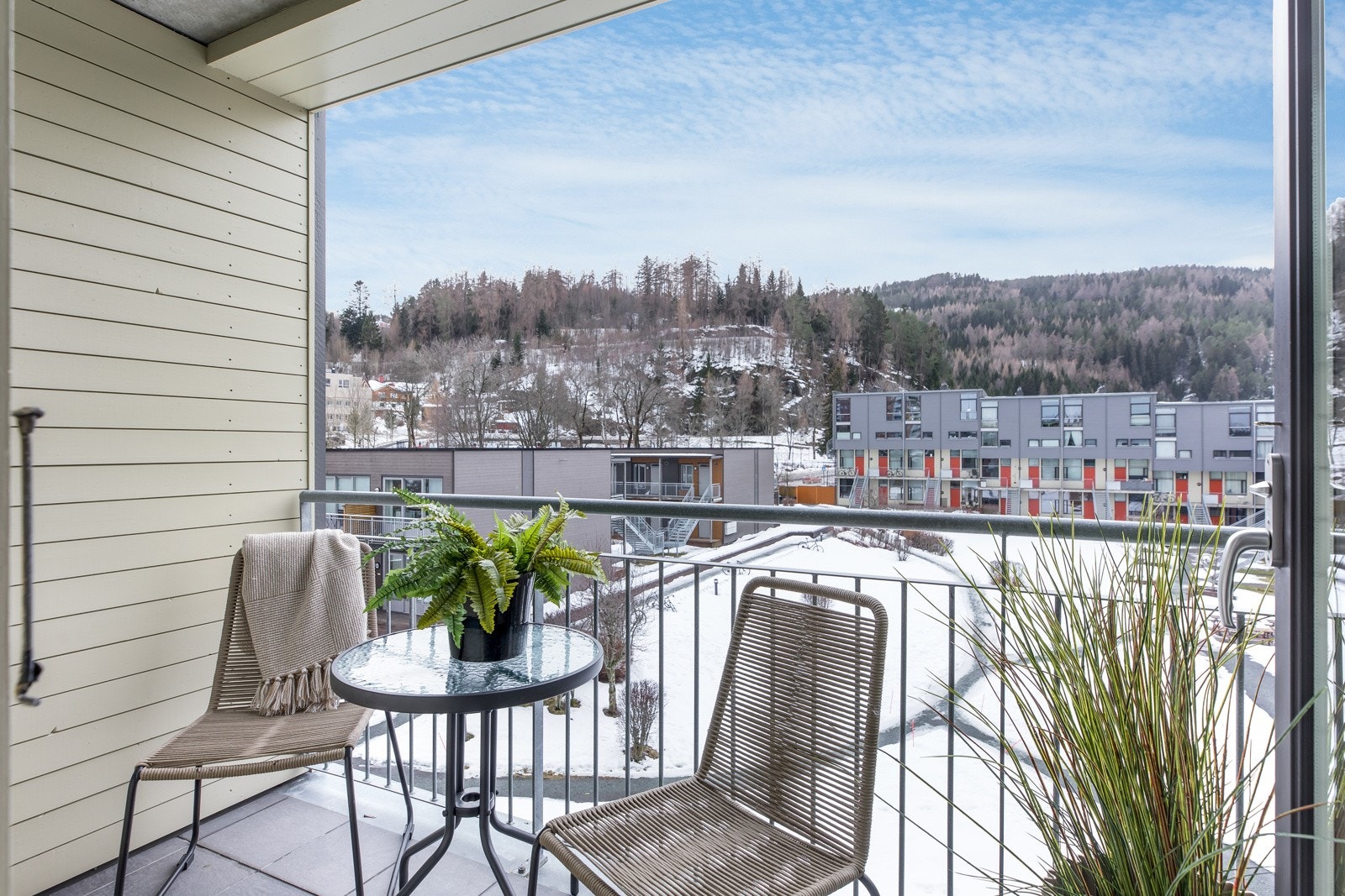 Fra soverommet er det direkte adgang til egen, vestvendt balkong på 5 m² Galleribilde