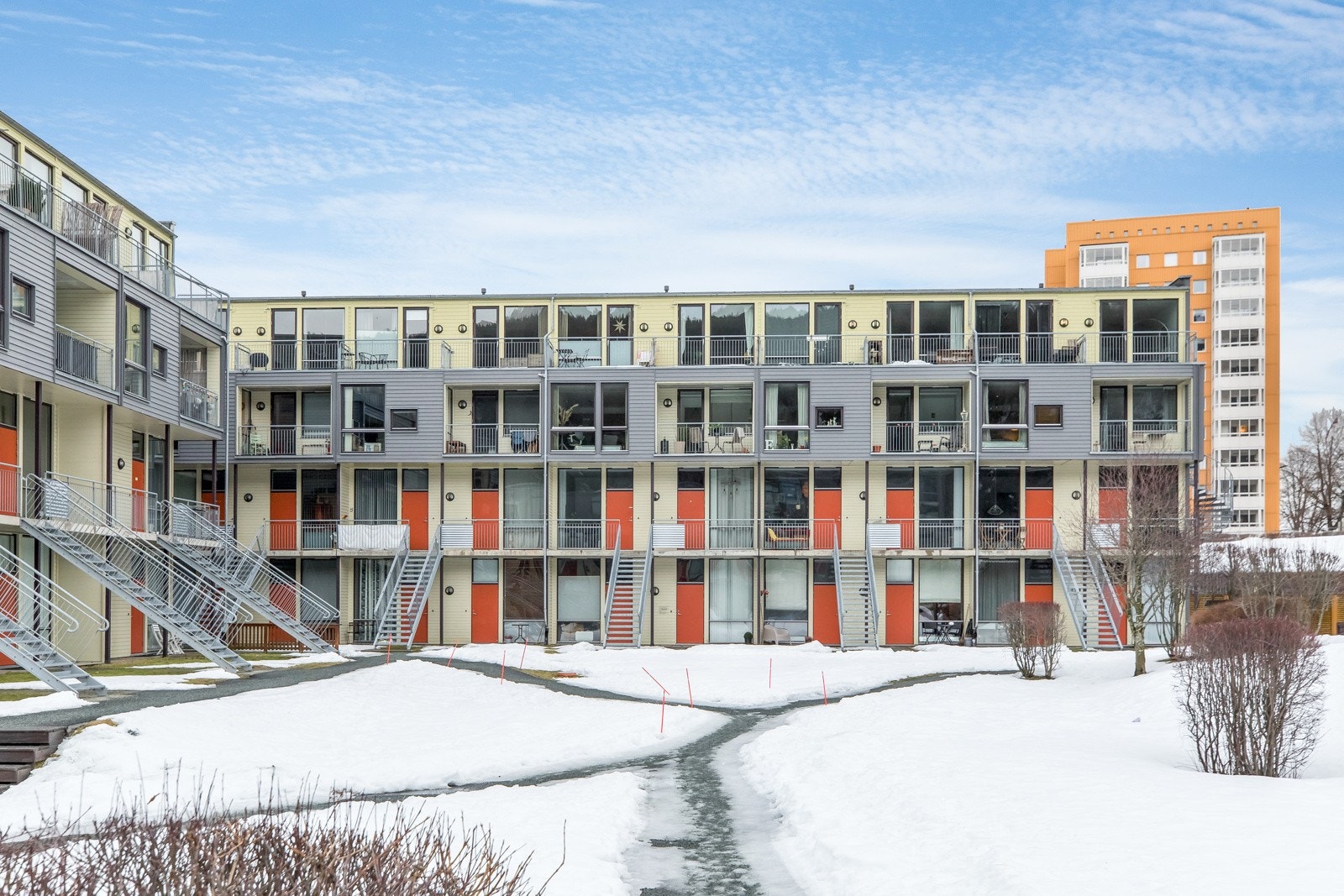 Med leiligheten følger en fast plass i oppvarmet parkeringskjeller Galleribilde