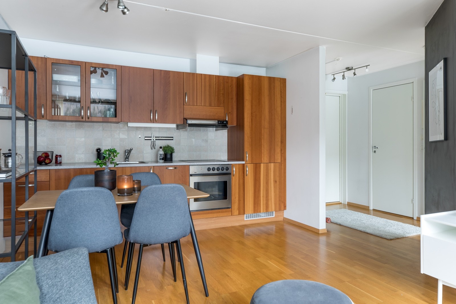 I tilknytning til kjøkkenet er det plass til et separat spisebord Galleribilde