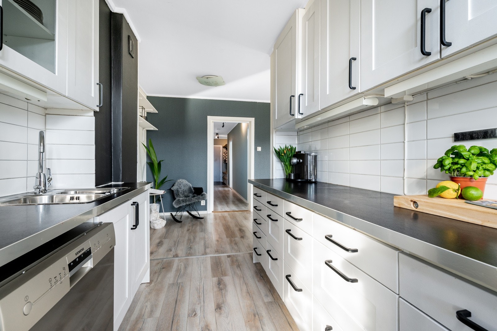 Kjøkkenet er godt tilpasset boligen med hensyn til utnyttelse og funksjonalitet. Galleribilde