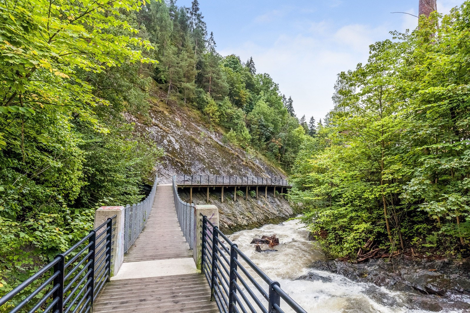 Turstien langs Alnaelva. Galleribilde