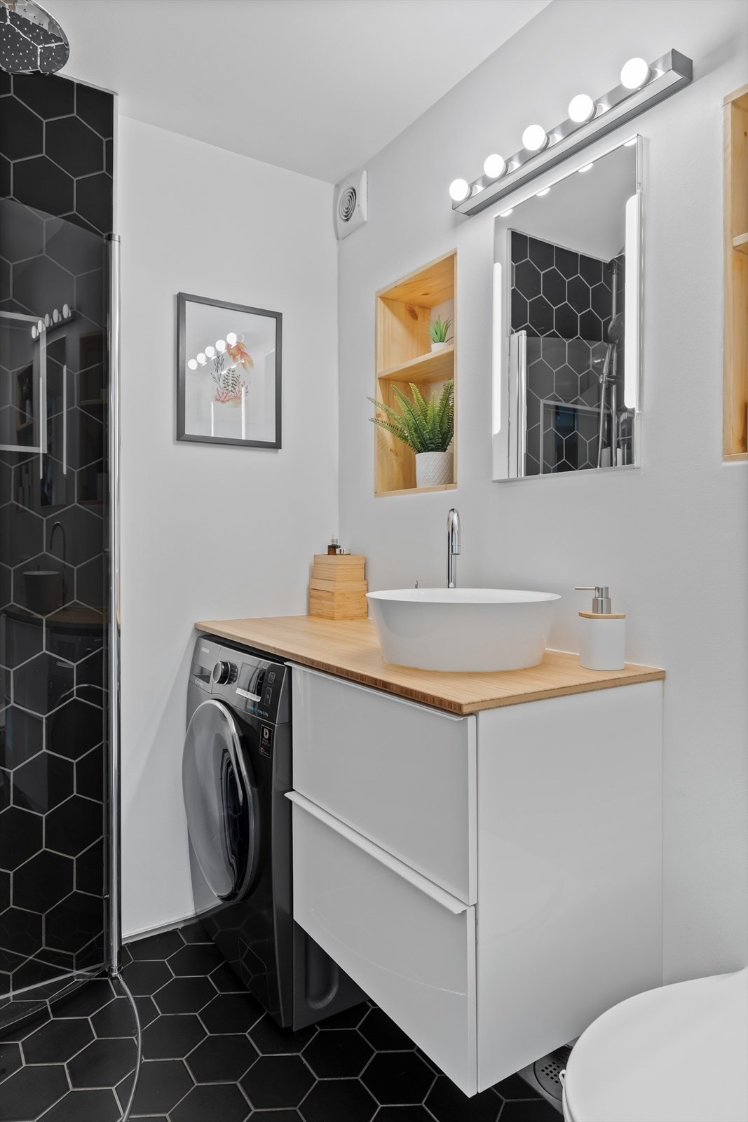 Det er også varmekabler i gulv som gir god og lun varme. Galleribilde