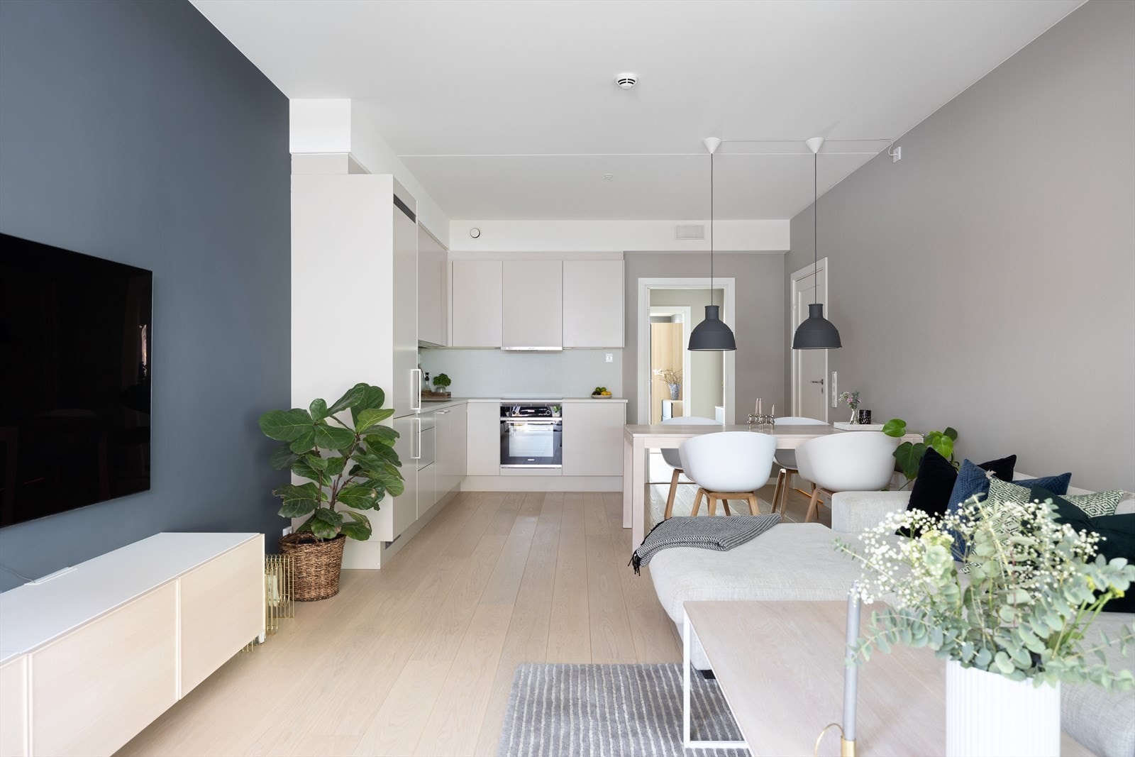 Delikate og moderne fargevalg og en takhøyde på 2,7m, en bolig hvor du kan flytte rett inn. Galleribilde