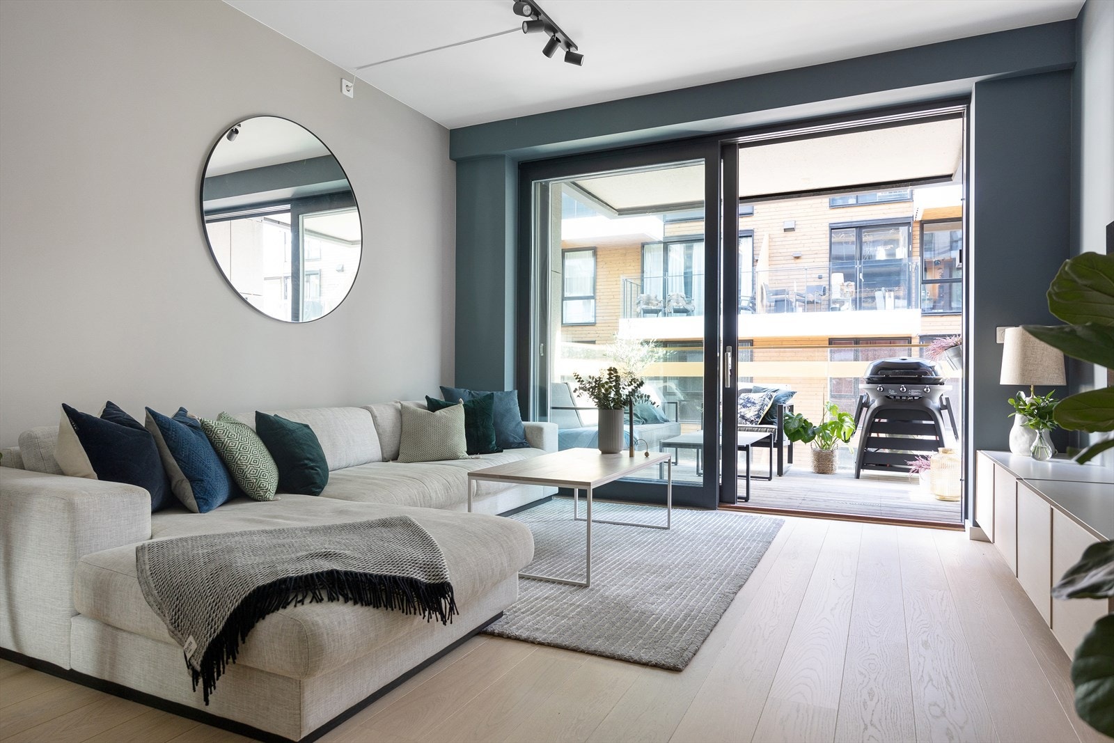 Velkommen til Dronning Eufemias gate 53 - en delikat og moderne 3-roms leilighet i hjertet av Bjørvika. Galleribilde