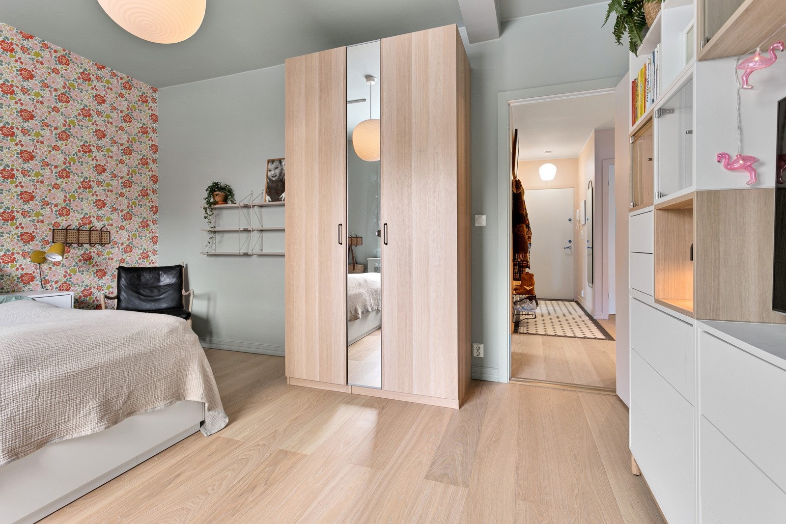 Skapplass på soverom III Galleribilde
