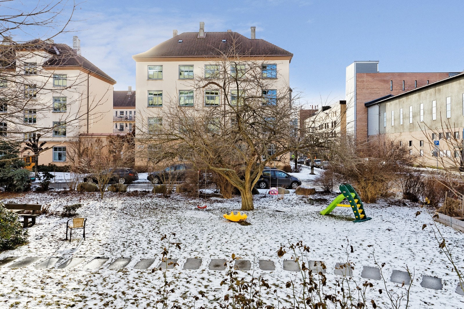 Bakgård Galleribilde