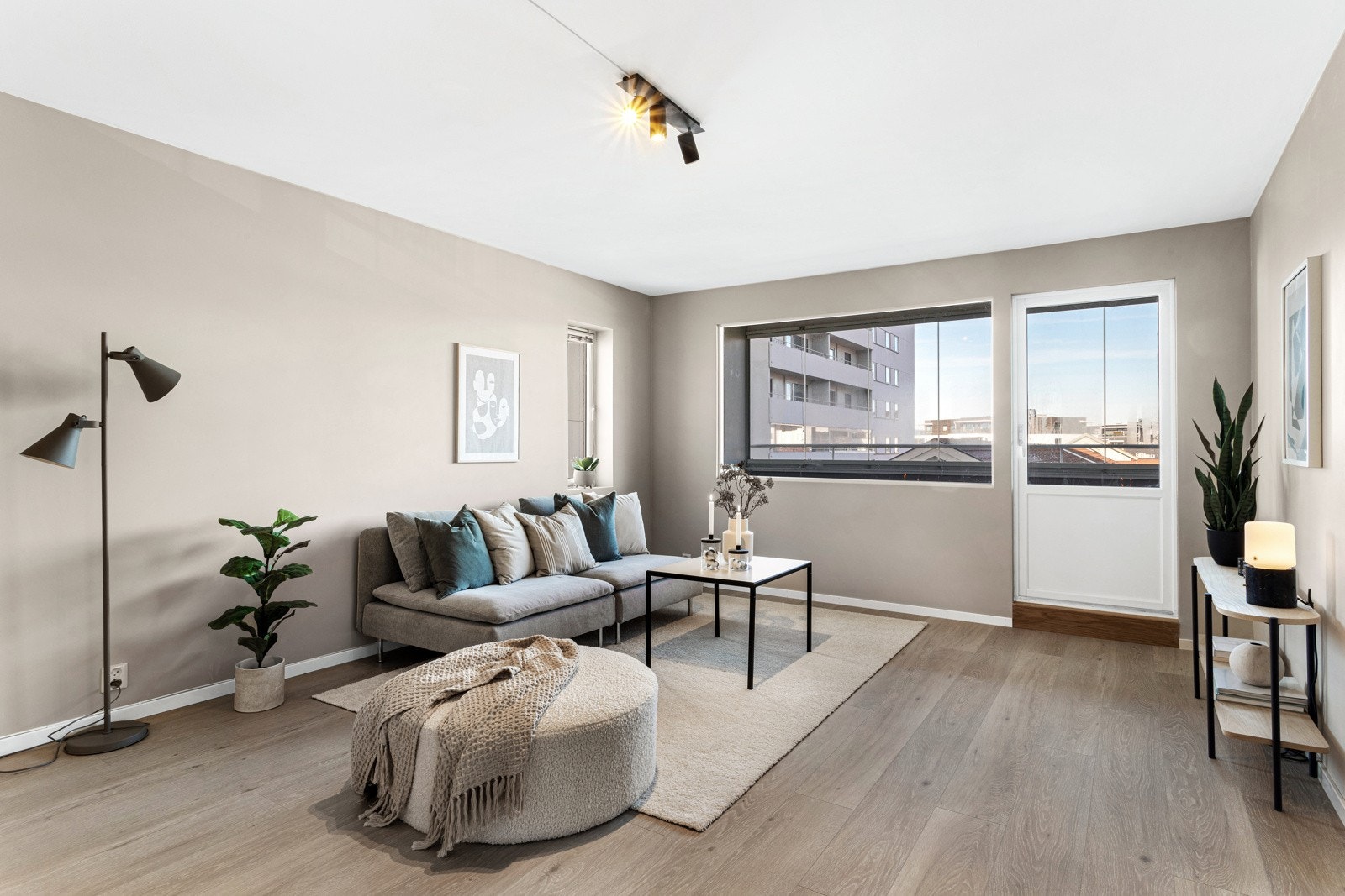 Fra stuen er det direkte adkomst til innglasset balkong. Galleribilde