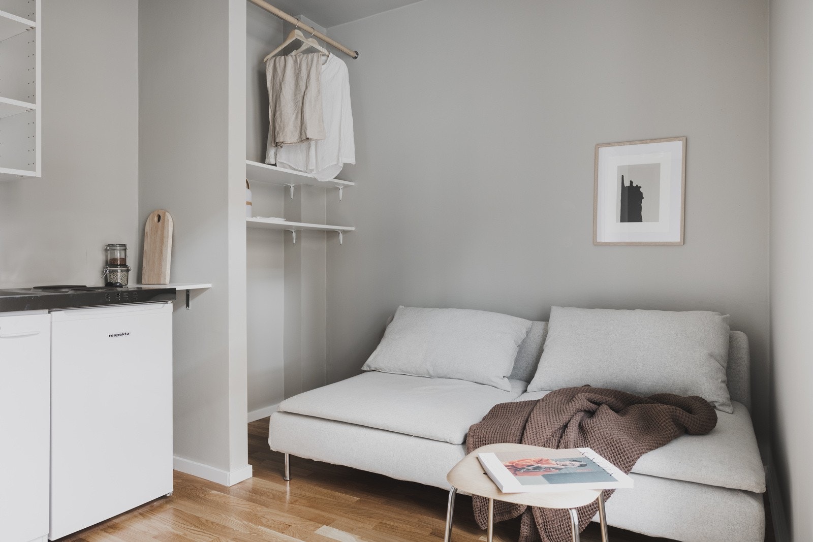 Separat hybel på ca. 20 kvm med praktisk løsning som utnytter arealet godt. Galleribilde