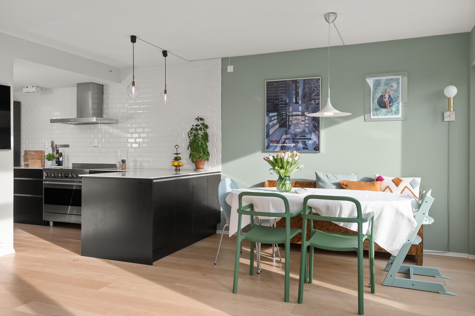 Naturlig sone for spisebord i tilknytning til kjøkkenet Galleribilde