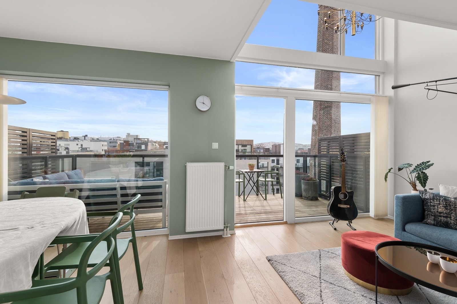 Utgangen til balkongen gir gode luftemuligheter Galleribilde