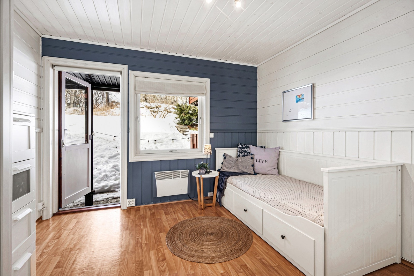 Soverom 3 er på 10 kvm. Utgang til vestvendt terrasse. Galleribilde