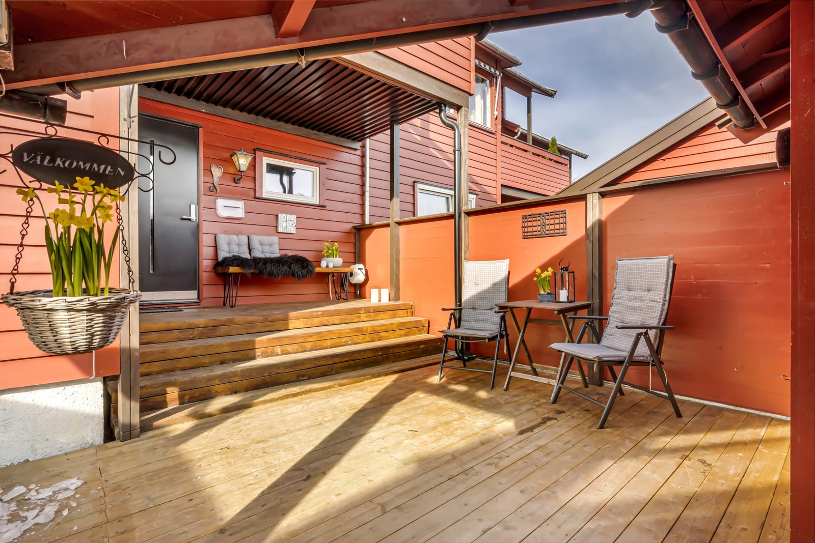 Ved inngangspartiet ble det lagt ny platting i 2020. Galleribilde