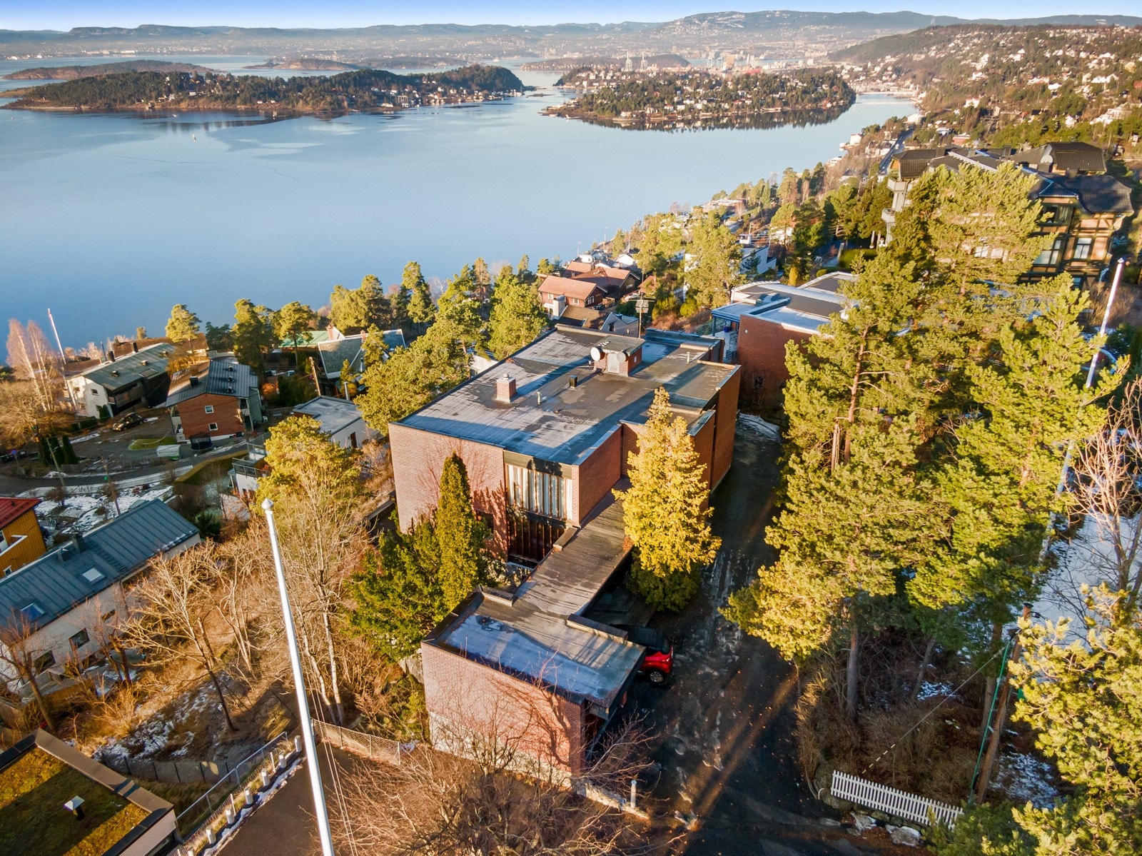 Beliggenheten til denne eiendommen er bare helt vidunderlig Galleribilde