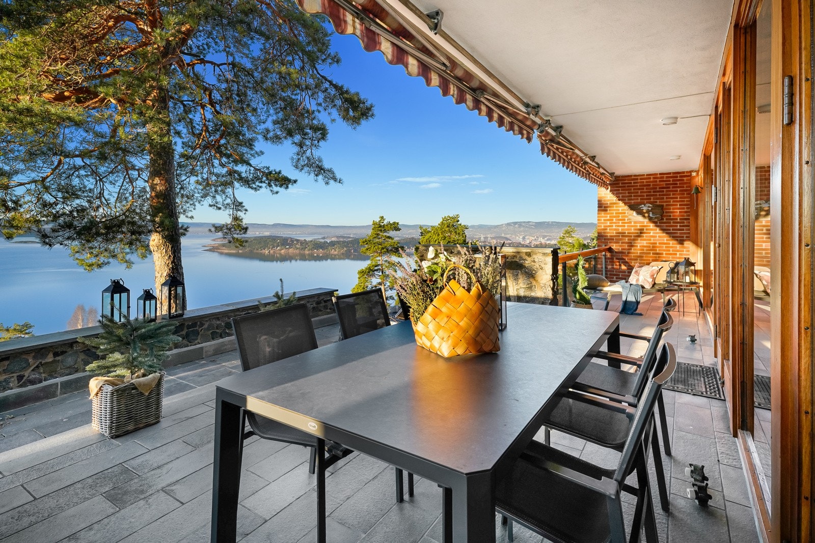 Deilig spiseplass ute Galleribilde