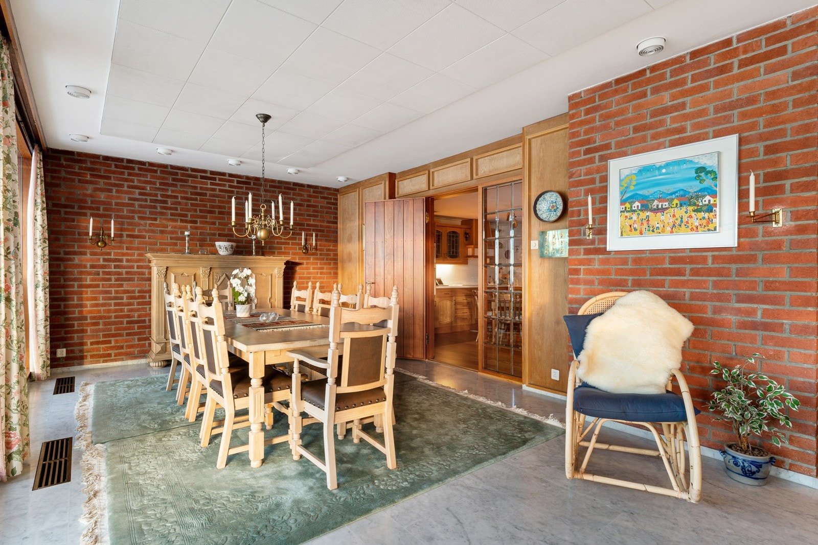 Fra spisestue og mot kjøkken Galleribilde