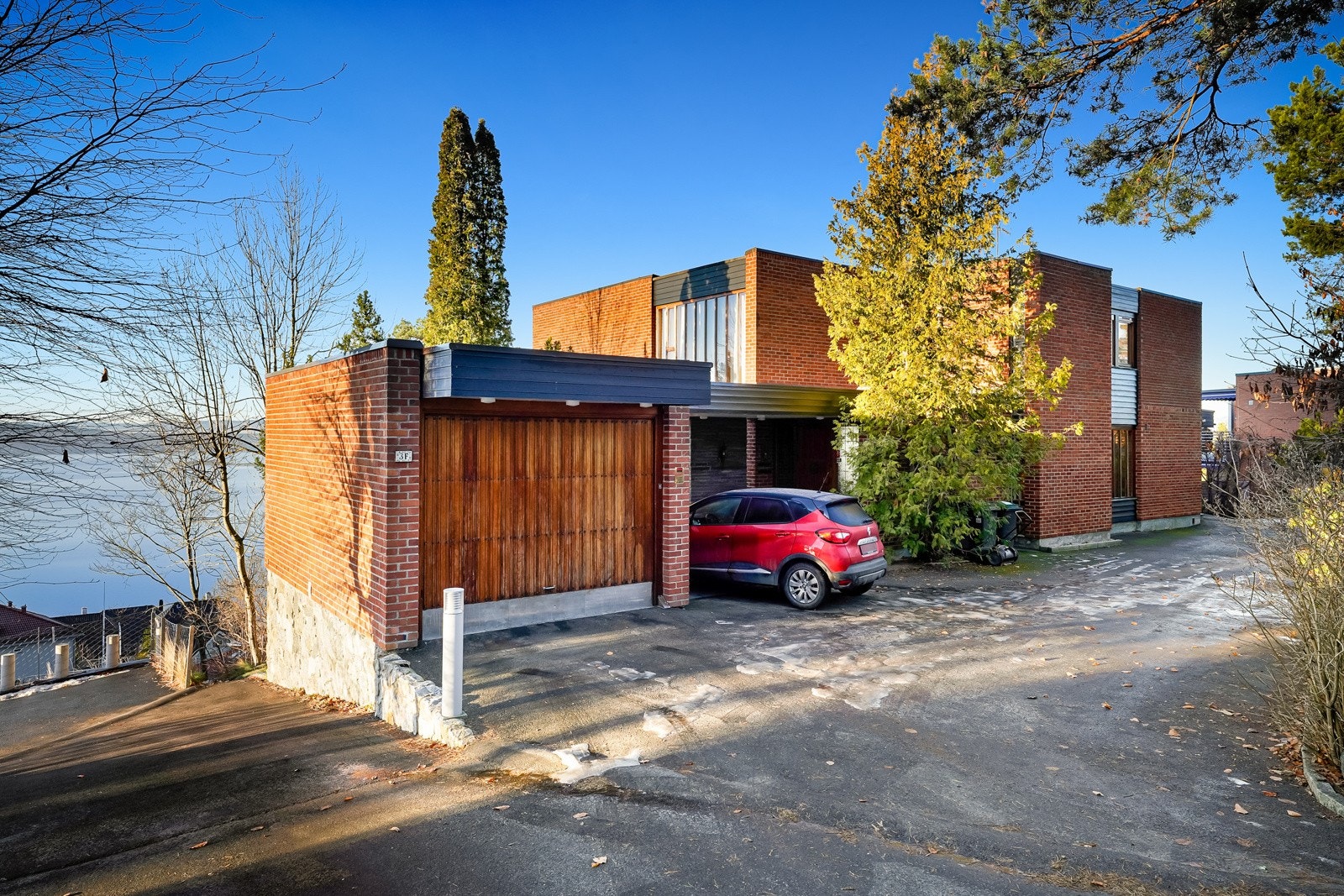 Velkommen hjem - unike og gjennomtenkte arkitektoniske detaljer - Ta kontakt så avtaler vi en visning i denne helt spesielle eiendommen. Galleribilde