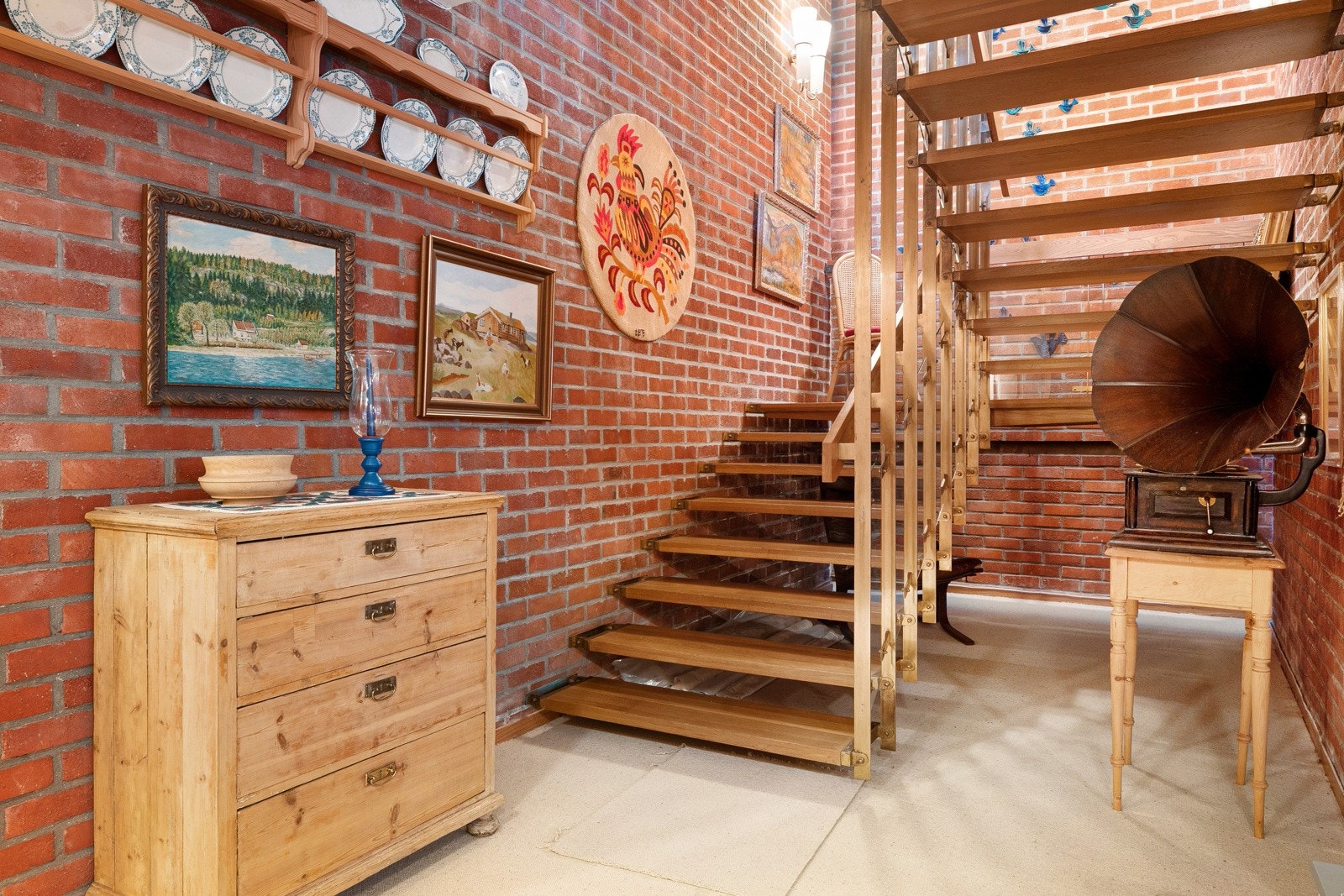 Detaljer trapp og veien ned til u etg Galleribilde