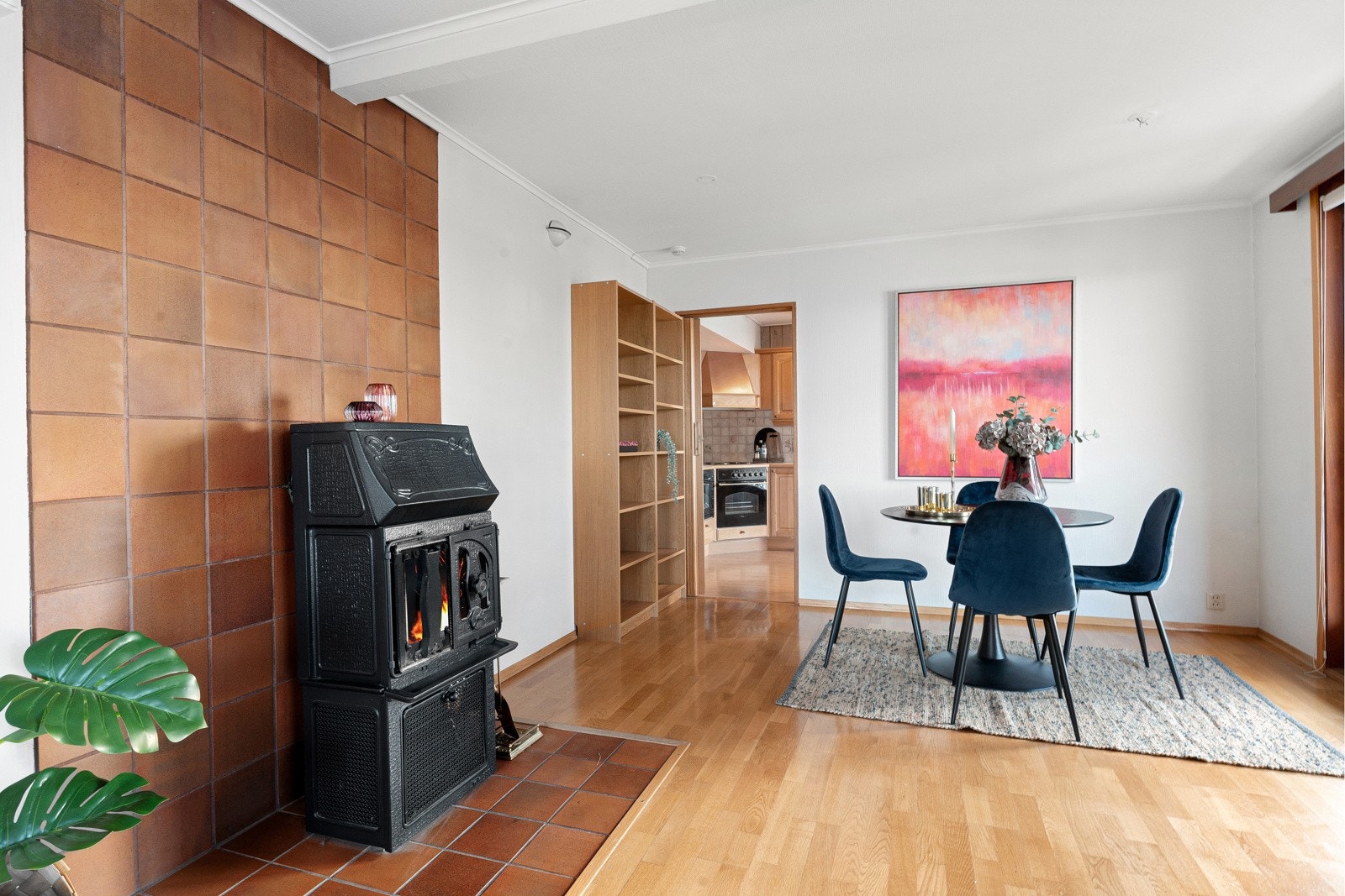 Stuen har vedovn Galleribilde