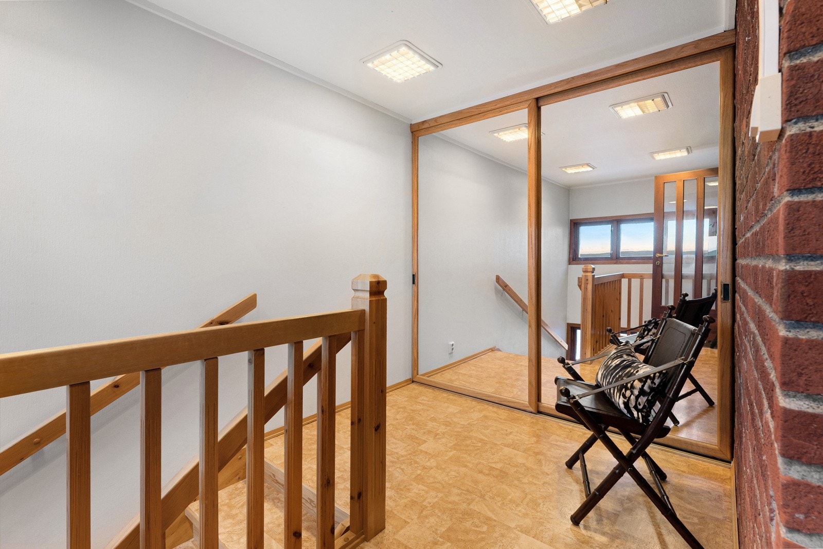 Egen garerobe i gangen Galleribilde