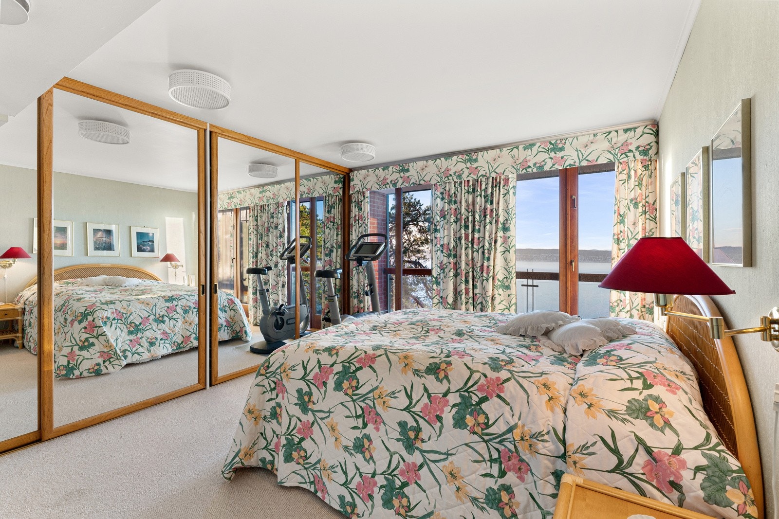 Masse garderobe plass - vidunderlig nærhet til sjøen - en drøm å våkne her Galleribilde