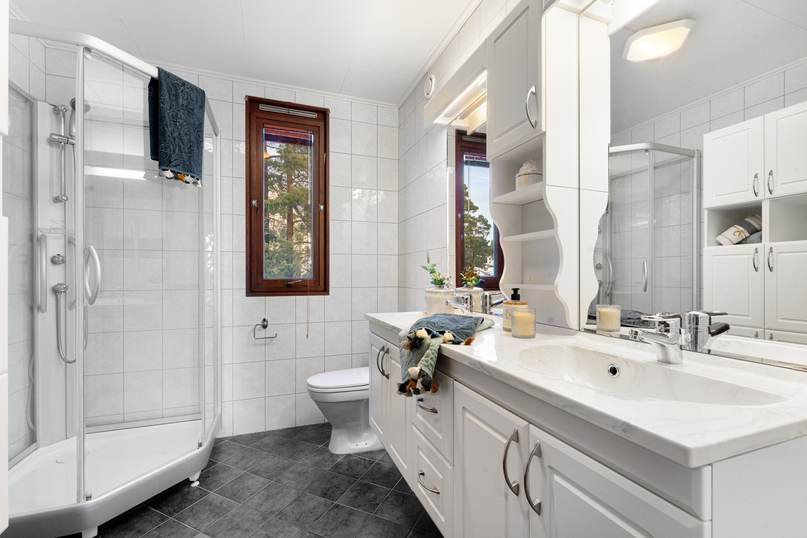 Bad i leilighet i 2 etg Galleribilde