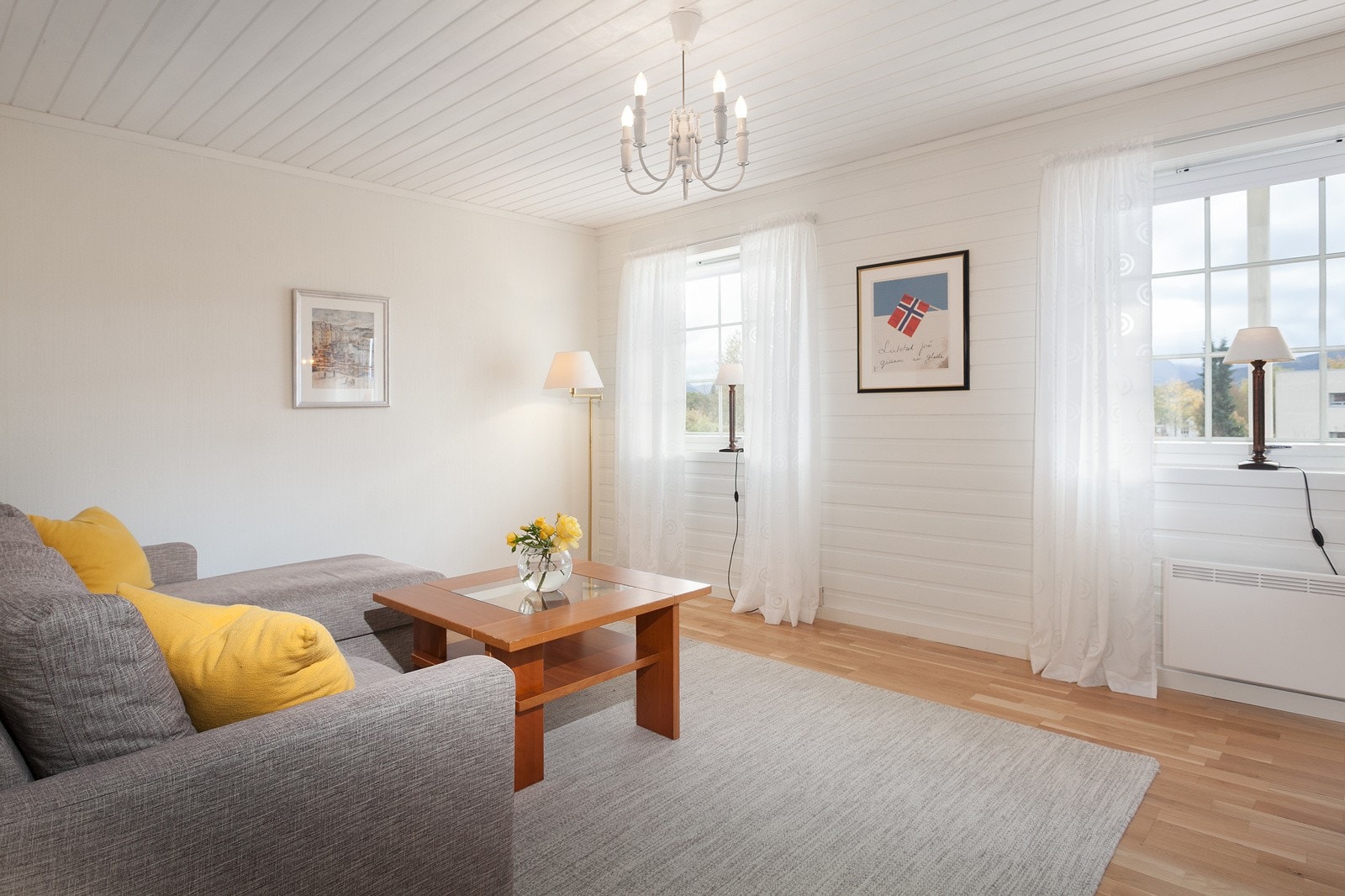 Her får ungdommen det bra med plass til pc, seng og sofagruppe til vennene. Galleribilde