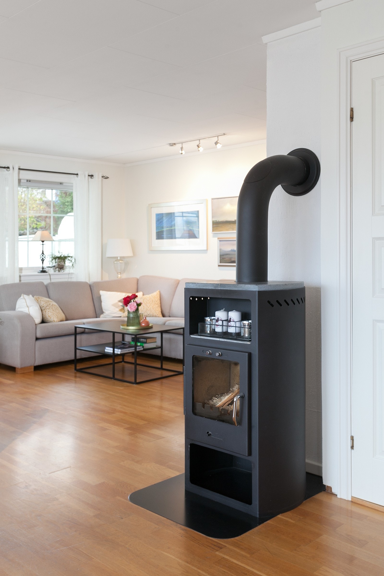 Peisovn på stuen gir godt med varme og kos - hele året. Galleribilde