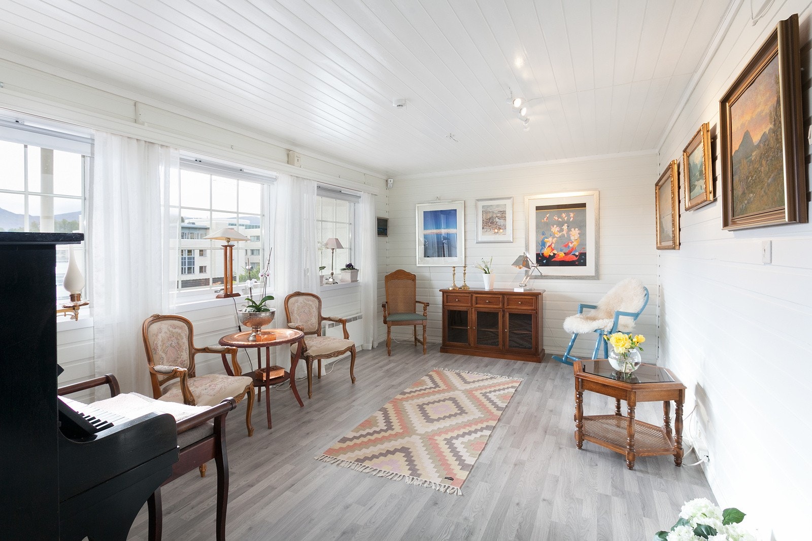 Rommet her er et godt utgangspunkt for tilpasning. Nåværende eier har brukt det som soverom og kjellerstue og kun fantasien setter grenser. Galleribilde