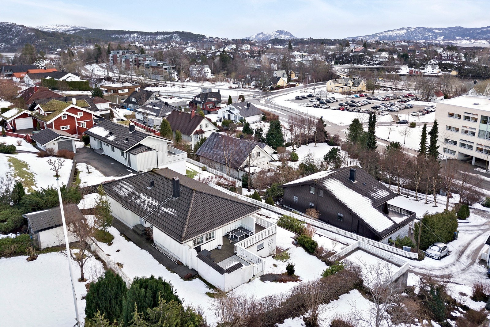 Midt mellom Moa og sentrum ligger boligen. Cirka sju minutter med bil til begge plasser. Galleribilde