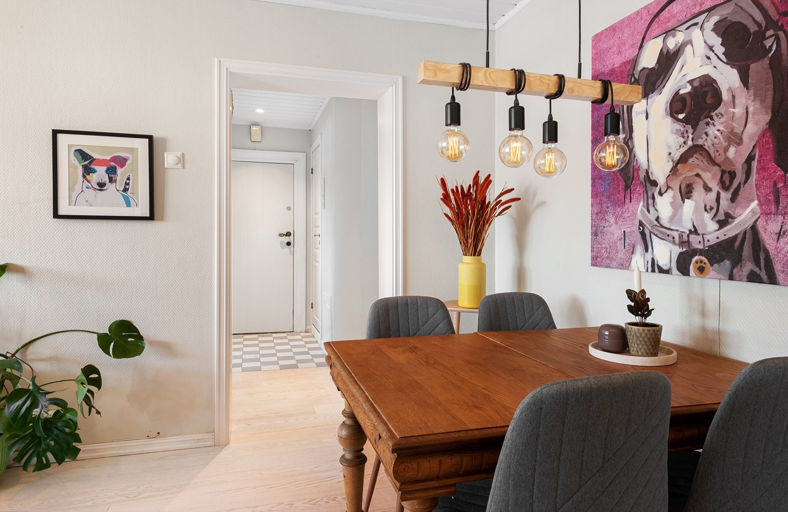 Leiligheten disp. 2 kjellerboder på ca. 2,3 og 3,5 m² samt 1 loftsbod på ca. 6,5 m². Galleribilde