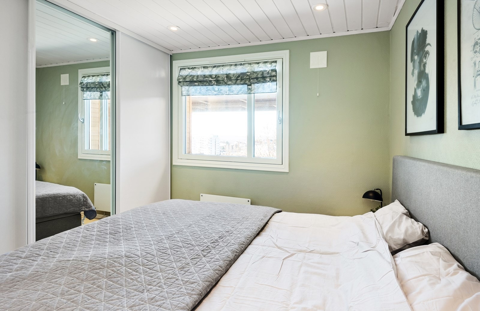 Godt med garderobeskap på hovedsoverom. Galleribilde