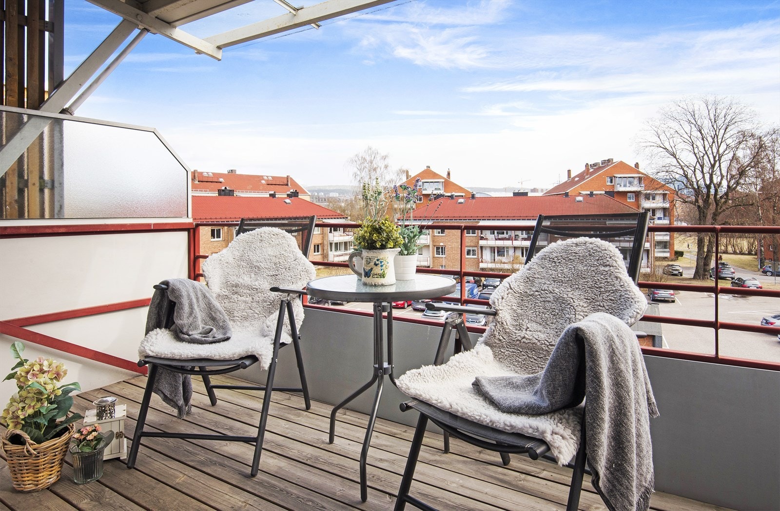 Bilde av balkong fra tilsvarende leilighet. Galleribilde