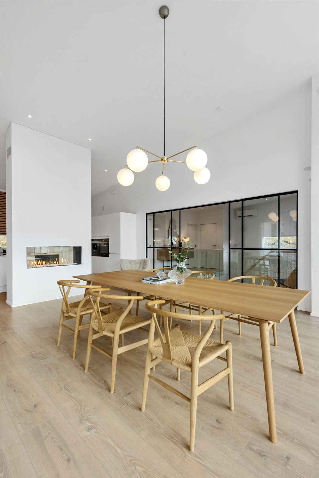 God takhøyde i spisestuen Galleribilde